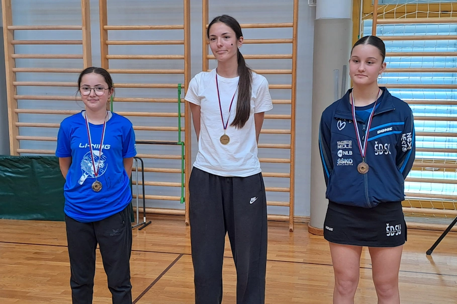 Laura in Klara osvojili prvo in drugo mesto 🏓